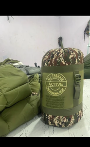 Sac de couchage camouflage pour temps froid avec conception isolante pour le camping, la randonnée, les voyages, les aventures en plein air et les séjours de nuit - Product Image 2