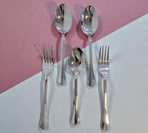 Cuillère de table en acier inoxydable résistant à la rouille, manche long, design moderne et luxueux, finition poli miroir, compatible lave-vaisselle - Product Image 1