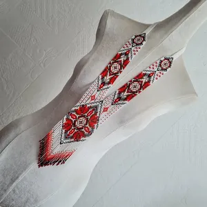 Collar de cuentas ucraniano de alta calidad, blanco y rojo, estilo étnico, con motivos florales, joyería tradicional folclórica para bodas y fiestas. - Product Image 2