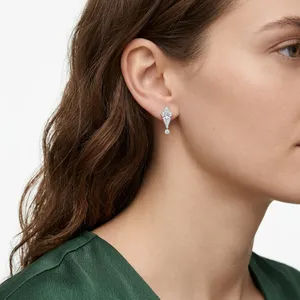 Boucles d'oreilles pendantes en or blanc 18 carats pour femme, serties de diamants de laboratoire taille cerf-volant, certifiées IGI, style classique, bijoux de mariage, vente en gros - Product Image 3