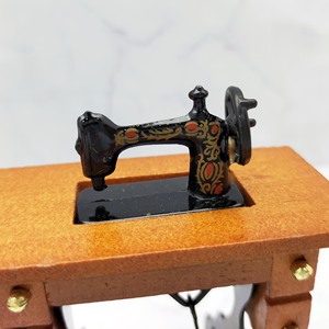 <b>Mini</b> Vintage Sewing Machine Model Dollhouse Decoration Miniature <b>Desk</b> Ornament Retro Craft Display for age 14+ - Product Image 3