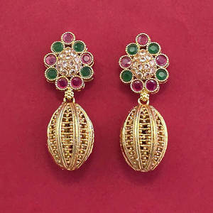 Exportateur de bijoux fantaisie en Inde, boucles d'oreilles classiques antiques avec placage or 233110 - Product Image 1