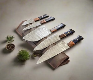Ensemble de 5 couteaux de cuisine en acier Damas à 67 couches, style Viking, faits à la main, couteaux de chef ambidextres, manches en bois, pour une cuisson professionnelle - Product Image 1