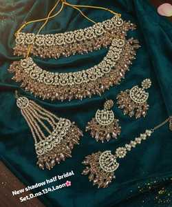 Nuevo Conjunto de Joyería Nupcial de Aleación Shadow Half, Lujoso, Chapado en Oro Antiguo, con Perlas y Borlas, Pendientes, Maang Tikka y Gargantilla para Boda de Mujer - Product Image 1