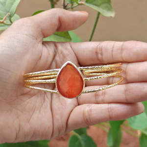 กำไลข้อมือเปิดแบบสามชั้นลายหยดน้ำตาเคลือบทอง 18k ประดับด้วยหินลาบราโดไรต์ธรรมชาติ ดีไซน์หรูหรา สายปรับขนาดได้ - Product Image 2