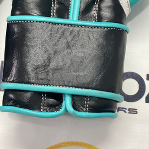ไม่มีมวยไม่มีชีวิต ถุงมือชกมวยสั่งทำพิเศษ สีดำ-น้ำเงิน แบบผูกเชือก OEM ODM ปรับแต่งได้ ศิลปะการต่อสู้ MMA หนังแท้ น้ำหนักเบา - Product Image 4