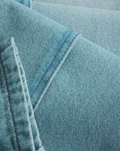 Jean décontracté écoresponsable à jambe large, taille mi-haute, déchiré, résistant à la décoloration, avec délavage classique - Product Image 4
