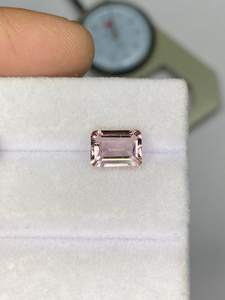 Tourmaline naturelle de couleur pêche, coupe octogonale, pierre précieuse 1,90 ct, 6,50x9,00 mm, pierre facettée non montée pour la fabrication de bijoux fins - Product Image 4