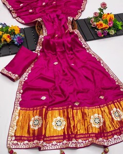 Sari de Tela de Seda Pura con Trabajo Hecho a Mano - Product Image 1