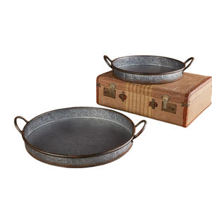Plateau de service rond rustique en métal galvanisé avec poignées, décoratif en fer ondulé, pour la décoration intérieure, centre de table ou plateau ottoman - Product Image 1