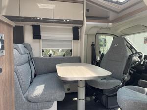 Camping-car de luxe imperméable Gray Dethleffs pour voyages en famille et camping en plein air - Product Image 6