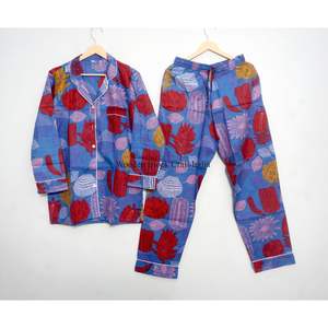 Conjunto de Pijama de Algodón Orgánico de Lujo para Mujer, Estampado Floral, Ropa de Dormir Larga con Logotipo Frontal, Regalo Perfecto para Dormir - Product Image 1