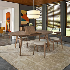 Chaise de salle à manger finition cacao, structure en chêne malaisien, dossier en bois courbé sculpté, assise rembourrée en cuir PU crème, pour maison, bureau, appartement - Product Image 1