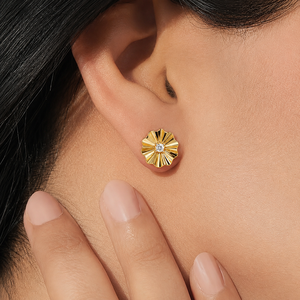 Pendientes de Oro Amarillo de 14K con Diamantes en Forma de Flor, Corte Brillante Redondo, Diamantes Cultivados en Laboratorio, Cierre de Rosca, Regalo de Boda - Product Image 3