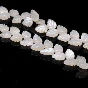 Cuentas de piedra lunar blanca natural en forma de hoja de 10-11 mm, cuentas de piedra preciosa talladas a mano, cuentas sueltas de piedra lunar blanca para la fabricación de joyería. - Product Image 1