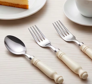 Ensemble de couverts vintage en acier inoxydable avec manches crème, poli miroir, compatible lave-vaisselle, pour une table élégante - Product Image 5