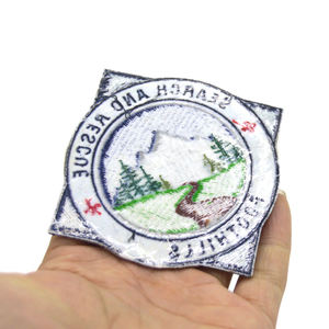 Patch brodé personnalisé haute précision, thermocollant ou à coudre, pour vêtements, vestes, jeans, casquettes, sacs - Fabrication en usine - Product Image 3
