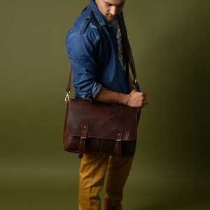 Sac messager compact en cuir le plus vendu pour usage quotidien, transport de tablette, bureau, voyage, sac bandoulière disponible à la vente - Product Image 6