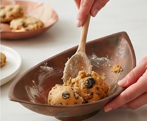 Cuenco de cobre hecho a mano estilo Wabi Sabi, plato de metal pulido para servir alimentos, ideal para regalo, uso doméstico y en la cocina. - Product Image 4