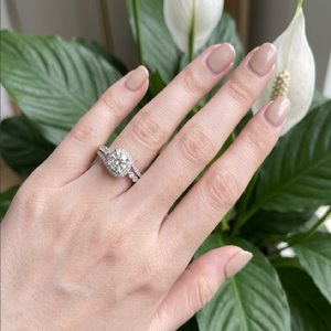 Vente en gros de bagues de fiançailles brillantes de qualité supérieure en or blanc massif 18 carats avec diamant véritable pour femme - Product Image 3