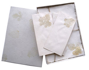 Papiers recyclés de luxe promotionnels en coton, 10 feuilles de papier à lettres A4 + 5 enveloppes, emballés dans une boîte assortie - Product Image 2