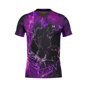เสื้อยืดคอวีแขนสั้นพิมพ์ลายแบบซับลิเมชั่นสำหรับผู้ชาย แห้งเร็ว เป็นมิตรกับสิ่งแวดล้อม ทรงปกติ ระบายอากาศได้ดี เหมาะสำหรับใส่ลำลอง - Product Image 1