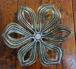 Grand bol à fruits en laiton de style brutaliste vintage, centre de table sculptural en métal en forme de pétales, décoration de table pour la maison - Product Image 3