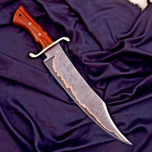 มีดโบวี่ใบตายตรงจากโรงงานผู้ผลิต ด้ามไม้พะยูง เหล็กดามัสกัสทองแดง สำหรับล่าสัตว์ ตั้งแคมป์ และกิจกรรมกลางแจ้ง - Product Image 4