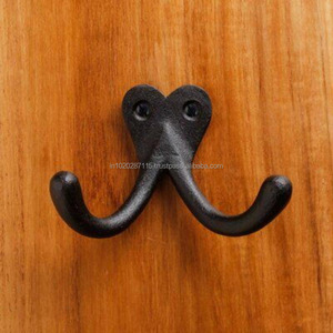 Ganchos de pared de metal de aspecto antiguo con diseño adornado para entradas rústicas elegantes cocinas baños y pasillos en casa - Product Image 5