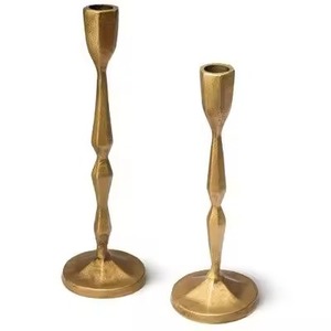 Support à bougie en métal artisanal de qualité supérieure, élégant, pour table, décoration intérieure, accent de décoration - Product Image 1