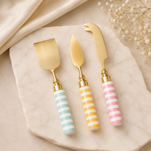 Ensemble de couteaux à fromage en acier inoxydable à rayures pastel dorées, pour servir et étaler, idéal pour des réceptions élégantes - Product Image 1