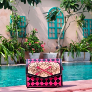 Bolso Cruzado de Cuero Genuino Venus Leathers, Hecho a Mano, con Patrón Floral y Letras, Estilo Western, Portátil, de Poliéster, ¡Gran Venta! - Product Image 2