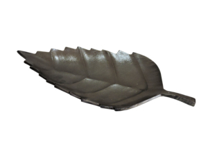 Tazón de Metal Hecho a Mano con Forma de Hoja, Plato Decorativo Inspirado en la Naturaleza con Diseño Tallado - Product Image 3