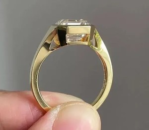 Bague Chevalière de Luxe en Diamant de Laboratoire Taille Asscher Couleur DEF, Certifiée IGI, en Argent/Or, Sertissage Solitaire Inspiré du Bezel, pour Fiançailles - Product Image 5