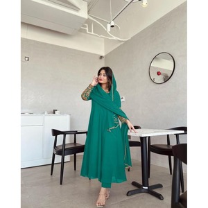 ชุดเดรสผ้าจอร์เจีย - Product Image 1