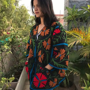 Veste pour femme au design frais, manteau unisexe, veste courte Suzani faite à la main, vêtements d'extérieur en textile Suzani de qualité supérieure, robe décontractée d'hiver - Product Image 1