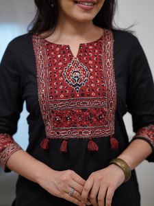 Black Cotton Ankle-Length <b>Kurta</b> Set With Embroidered Dupatta <b>Women</b> Traditional Ethnic Wear India Pakistan Casual Style - Product Image 5