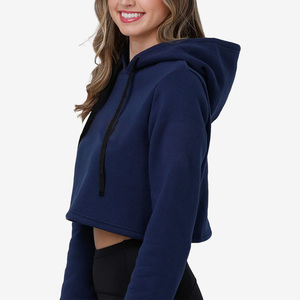 Sweat-shirt court en coton doux pour femme, avec logo personnalisable sur le devant, écologique et tendance, idéal pour le streetwear. - Product Image 4