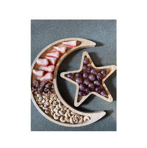 ถาดไม้ธรรมชาติรูปพระจันทร์และดวงดาวสำหรับเสิร์ฟในเดือนรอมฎอน ถาดตกแต่งสำหรับวันอีดมูบารัค จานเสิร์ฟผลไม้ ขนมหวาน คัพเค้ก สำหรับงานเลี้ยงที่บ้าน ขนาดใหญ่ - Product Image 1