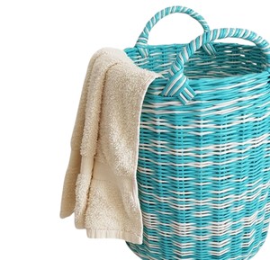 Panier polyvalent en rotin turquoise et blanc avec un motif de tissage unique, bac de rangement tissé à la main, organisateur décoratif - Product Image 4