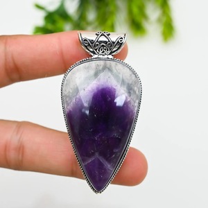 Pendentif en Agate Dentelle d'Amythyste Violette Fait Main en Argent Sterling, Bijou Bohème Vintage en Pierre Précieuse - Product Image 1