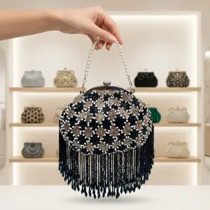 Sac de soirée perlé traditionnel, style vintage, avec fermoir et pompons pour femme, doublure en tissu de qualité supérieure et fermoir métallique durable - Product Image 3