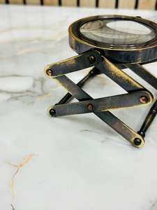 Loupe pliante en laiton antique de 2,5 pouces |   Loupe de bureau réglable pour la lecture et l'inspection - Product Image 2