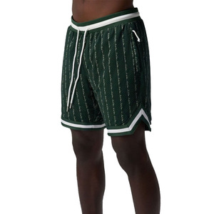Shorts de basket-ball en maille vert foncé pour hommes, shorts de sport athlétiques avec bordure contrastée et cordon de serrage, streetwear - Product Image 1