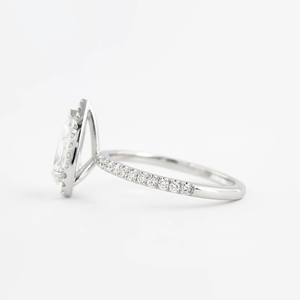Bague de fiançailles en diamant taille poire, sertie pavé, classique, bijoux fins pour femme - Product Image 3