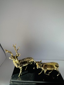 Objeto Decorativo de Reno con Acabado Dorado, Decoración Navideña Perfecta para el Hogar, la Oficina, la Mesa del Comedor y un Estilo Festivo - Product Image 3