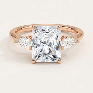 Anillo de tres piedras con diamante de corte radiante de 3 quilates en oro amarillo con piedras laterales en forma de pera, joyería clásica de compromiso para mujer, diseño personalizado. - Product Image 3