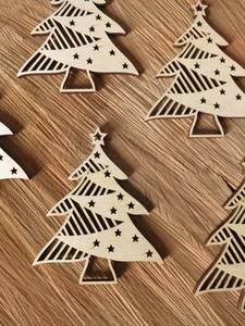 Décoration murale de Noël en bois découpée au laser, ornement rustique sur le thème de la forêt, décoration saisonnière d'hiver - Product Image 4