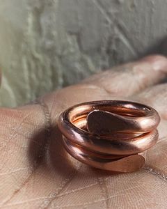 Anillo de Cobre Elegante para Hombre y Mujer con Diseño Sofisticado, Cómodo de Usar y Fabricación de Calidad - Product Image 1
