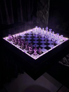 Jeu d'échecs de luxe en résine fait main avec plateau décoratif artistique pour la décoration intérieure et le design sportif - Product Image 5